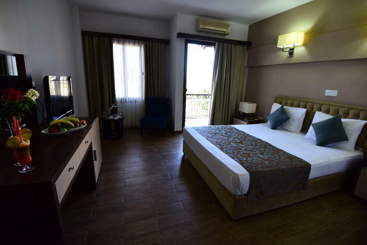Club Simena Hotel Vasilia Bagian luar foto